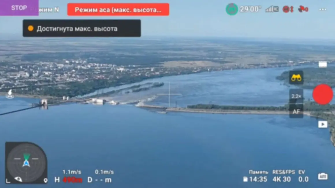 PHOTO/REUTERS - Una vista general de la presa de Nova Kakhova que se rompió en la región de Kherson, Ucrania el 6 de junio de 2023 en esta captura de pantalla tomada de un video obtenido por Reuters
