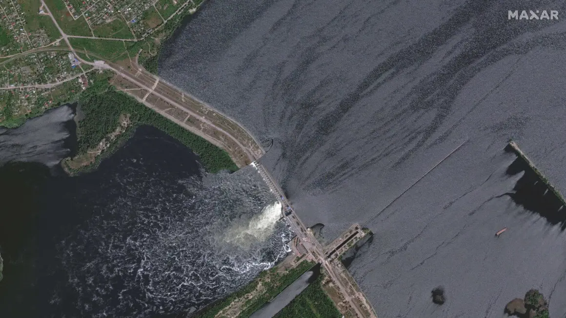 PHOTO/PLANTET LABS PBC/HANDOUT vía REUTERS - Una imagen de satélite muestra la dañada presa de Nova Khakovka, en medio del ataque ruso a Ucrania, en la región de Kherson, Ucrania, 6 de junio de 2023