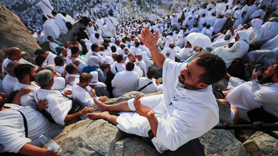 20230627045831reup--2023-06-27t045637z_651568341_rc2er1aq7ivt_rtrmadp_3_saudi-haj-arafat-prayer.h (1)