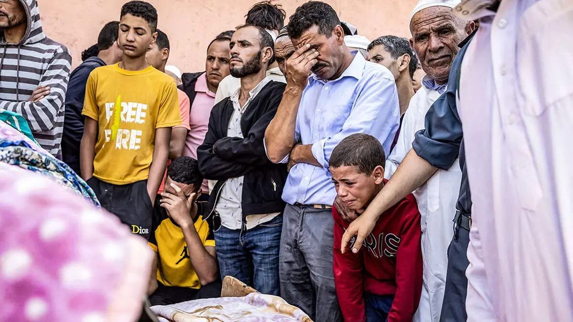 PHOTO/AFP/FADEL SENNA - Imagen de afectados por el terremoto en Marruecos