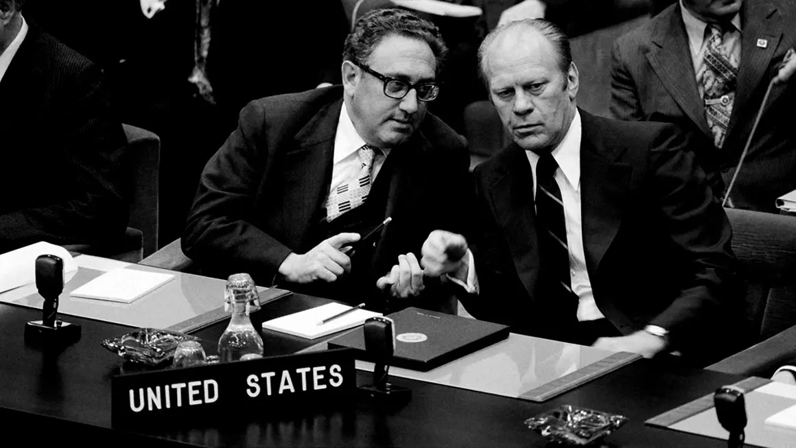 (FILES) US Secretary of State Henry Kissinger (L) speaks with US President Gerald Ford during the OTAN summit in Brussels on May 30, 1975. Former US secretary of state Henry Kissinger, a key figure of American diplomacy in the post-World War II era, died November 29, 2023 at the age of 100, his association said. (Photo by AFP)