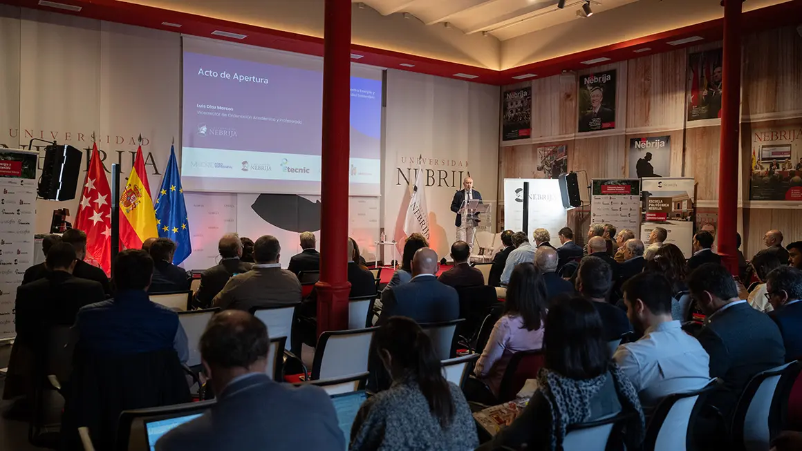 Madrid Foro Empresarial y AEESCAM promueven un debate sobre la energía aplicada al transporte, en una jornada celebrada en la Universidad Nebrija