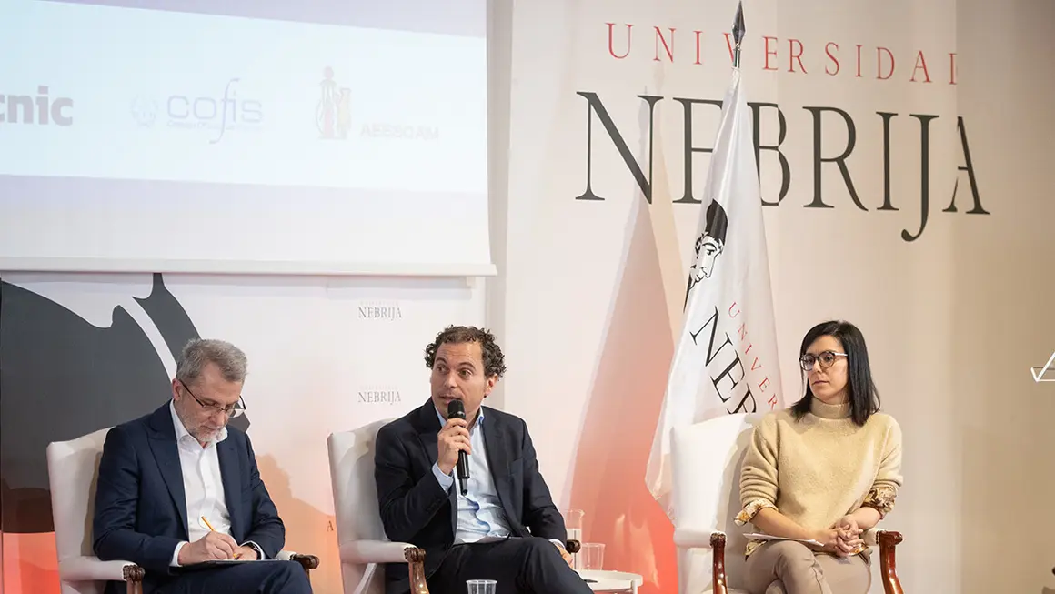 Madrid Foro Empresarial y AEESCAM promueven un debate sobre la energía aplicada al transporte, en una jornada celebrada en la Universidad Nebrija