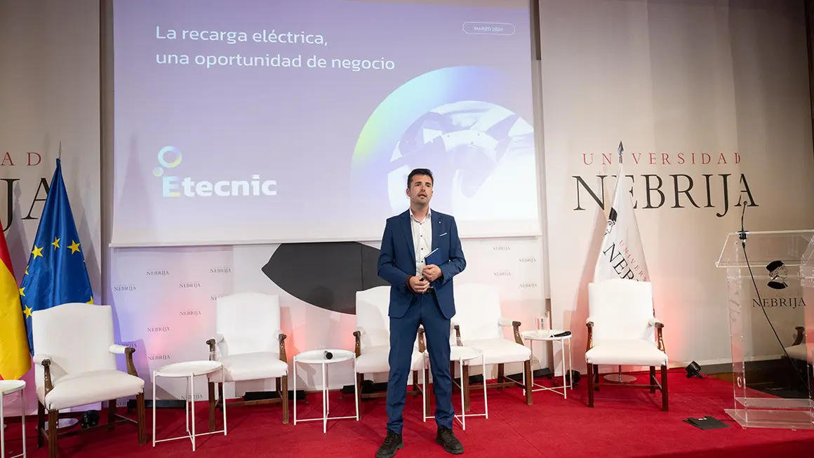 Madrid Foro Empresarial y AEESCAM promueven un debate sobre la energía aplicada al transporte, en una jornada celebrada en la Universidad Nebrija