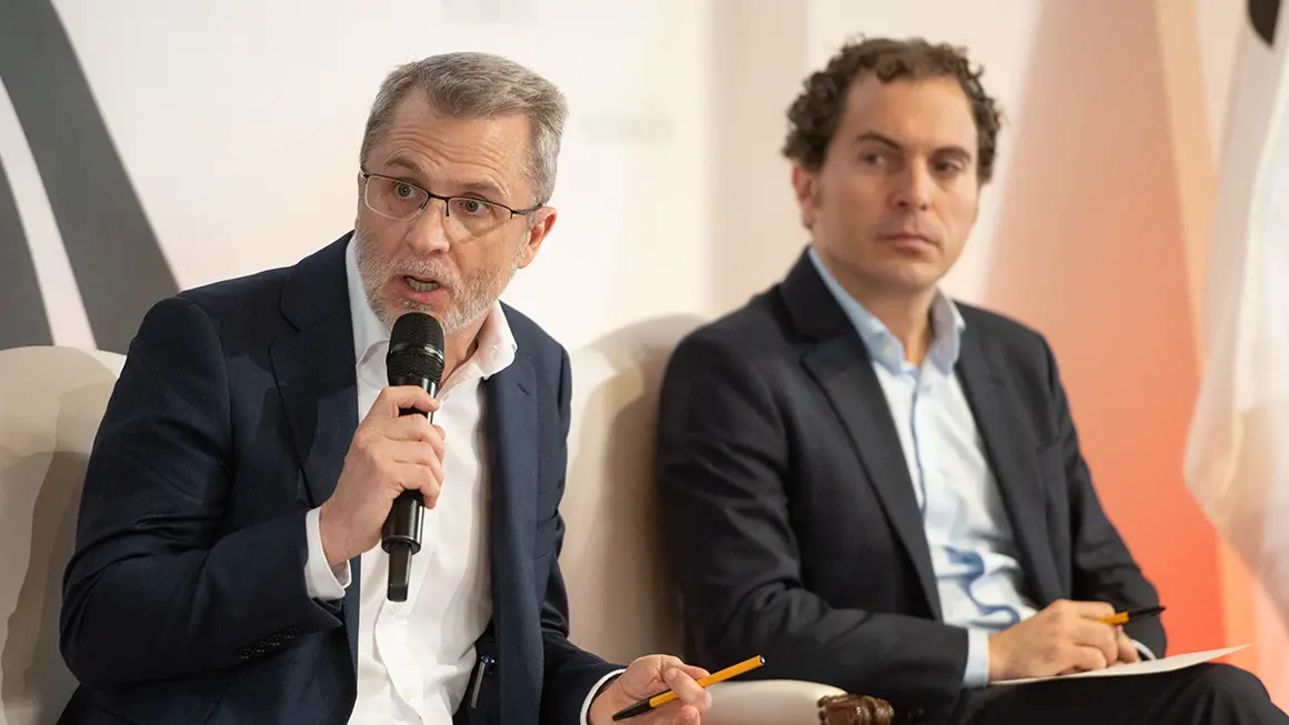 Madrid Foro Empresarial y AEESCAM promueven un debate sobre la energía aplicada al transporte, en una jornada celebrada en la Universidad Nebrija