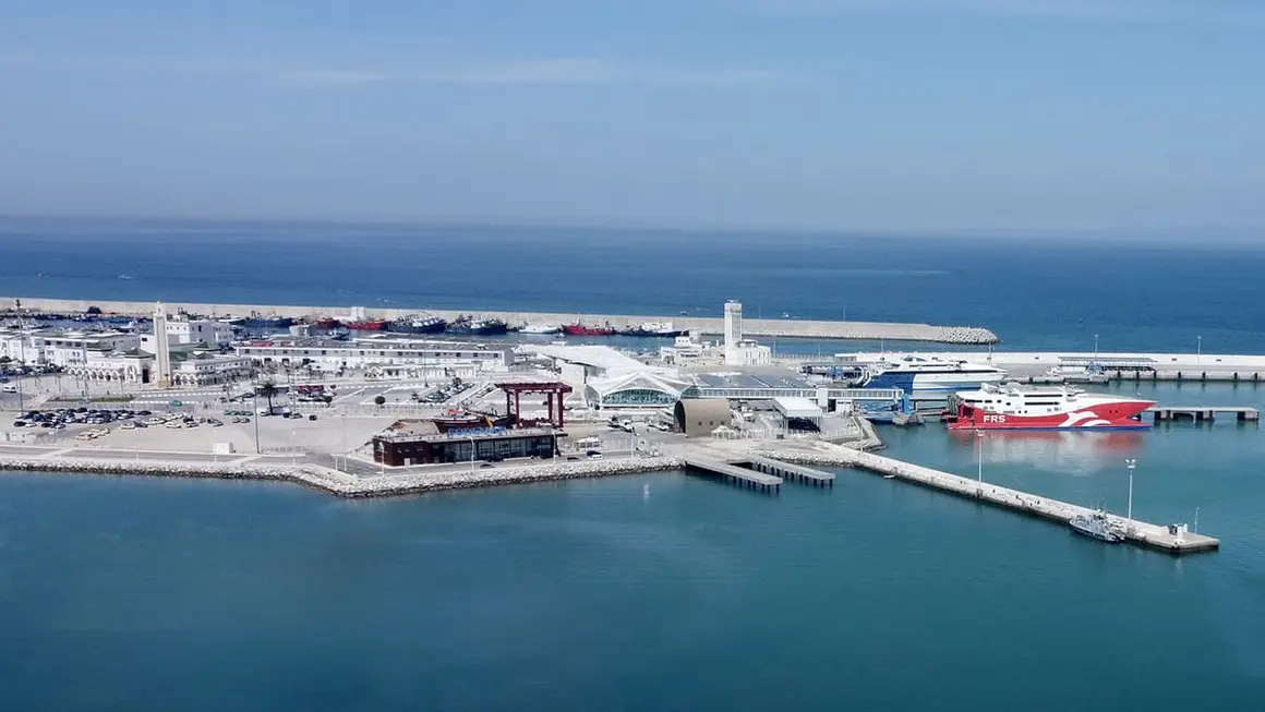 Vista aérea del puerto comercial de Tánger, Marruecos - PHOTO/ATALAYAR