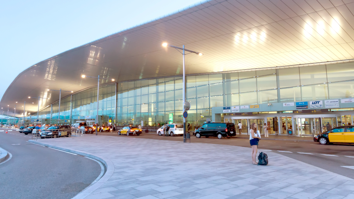 Terminal T1 del aeropuerto de El Prat-Barcelona, España - <a href="https://depositphotos.com/es/?/">Depositphotos</a>