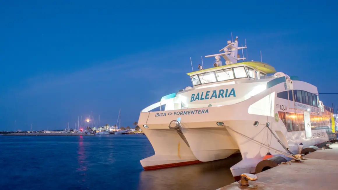 Vista nocturna del puerto de La Savina en Formentera verano 2021 <strong>- PHOTO/BALEÀRIA</strong>