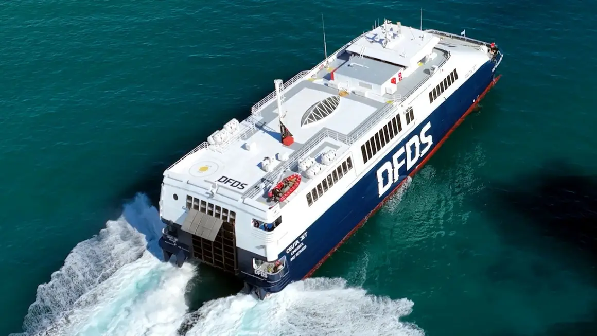 Ferry de la compañía FRS durante su trayecto Ceuta-Tarifa-Tánger <strong>- PHOTO/FRS</strong>