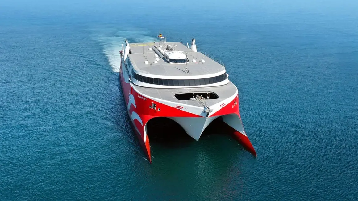 Ferry Poniente de la compañía <strong>- PHOTO/FRS</strong>
