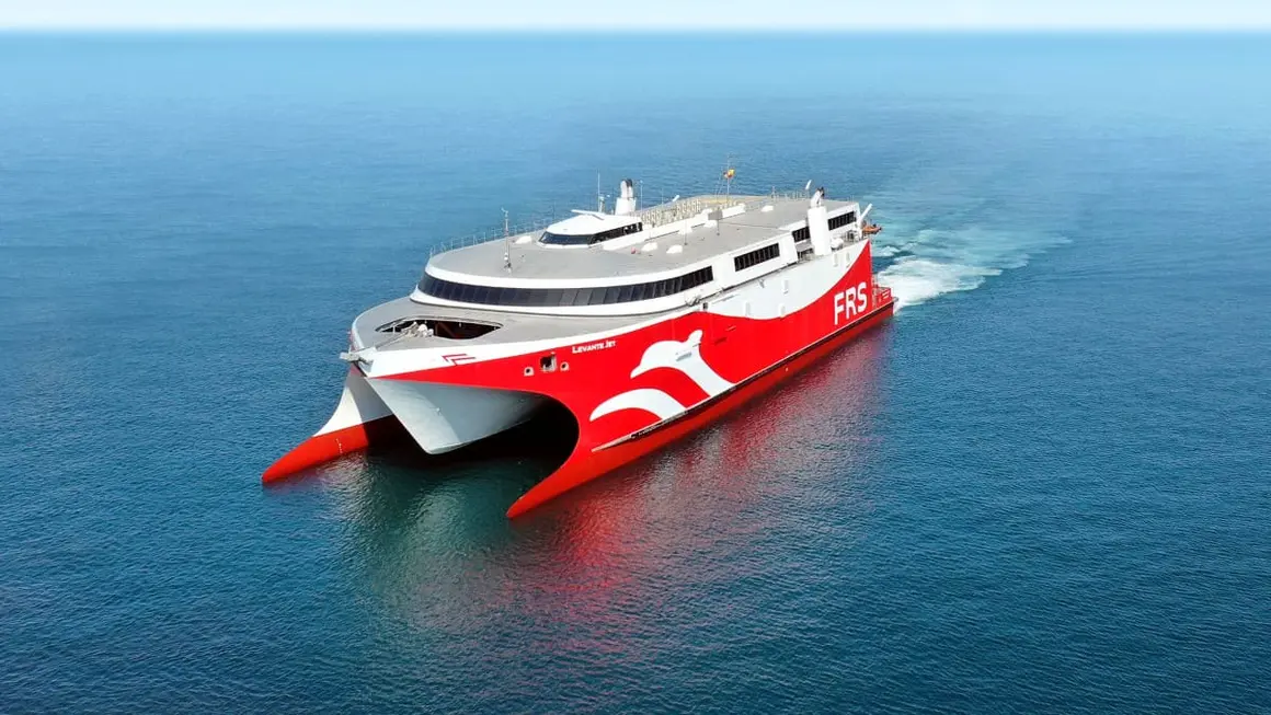 Ferry Poniente de la compañía<strong> - PHOTO/FRS</strong>