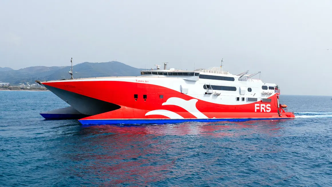 Ferry Poniente de la compañía<strong> - PHOTO/FRS</strong>