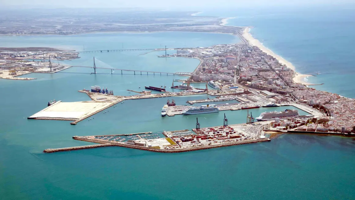 Vista aérea del puerto de Cádiz - PHOTO/PUERTO DE CÁDIZ