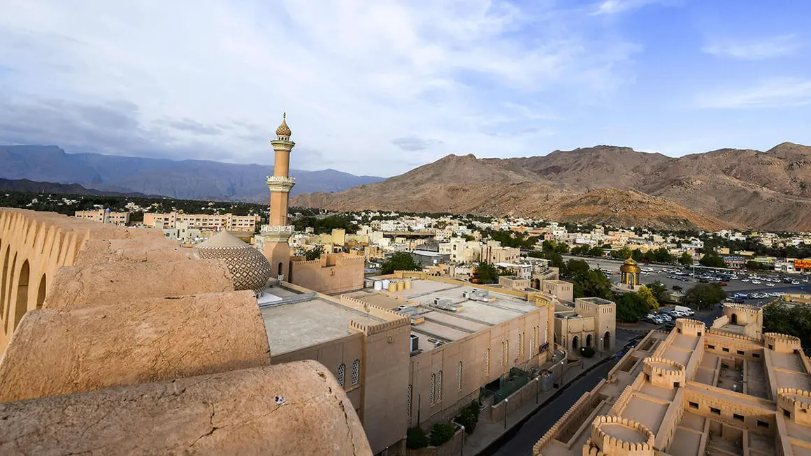 Vista de la ciudad de Nizwa desde los muros de la fortificación del siglo XVII del mismo nombre, a unos 160 kilómetros al suroeste de la capital, Mascate - AFP/ GIUSEPPE CACACE