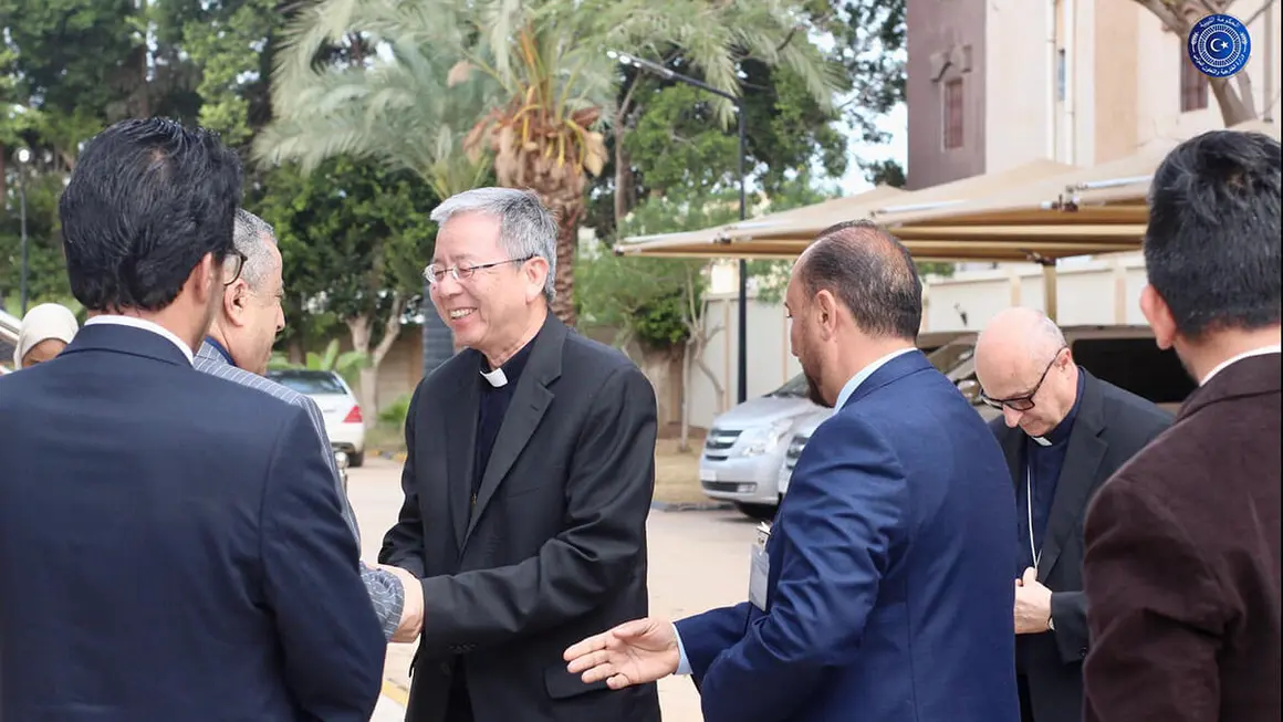 El director de la Administración Europea, junto con otros altos funcionarios del Ministerio, recibió al embajador del Estado del Vaticano en Libia, Savio Hon Tay Fay, en la sede ministerial en Bengasi - PHOTO/ MINISTERIO DE RELACIONES EXTERIORES Y COOPERACIÓN INTERNACIONAL DE LIBIA