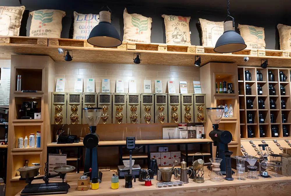 Interior de la Omeza Gallery Coffee - ATALAYAR/GUILLERMO LÓPEZ
