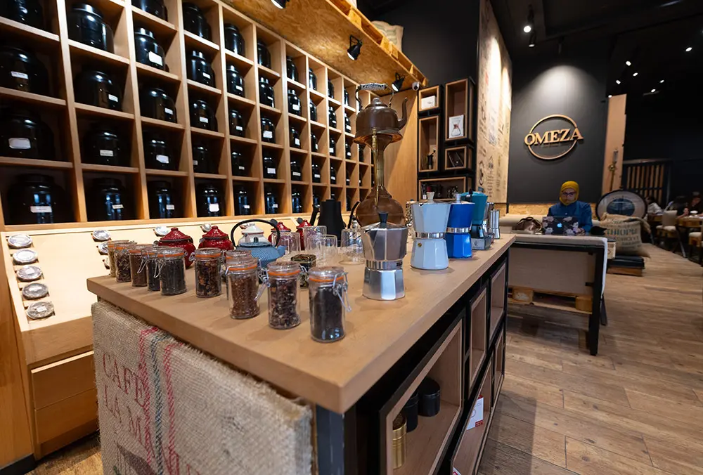 Interior de Omeza Coffee Gallery - ATALAYAR/GUILLERMO LÓPEZ