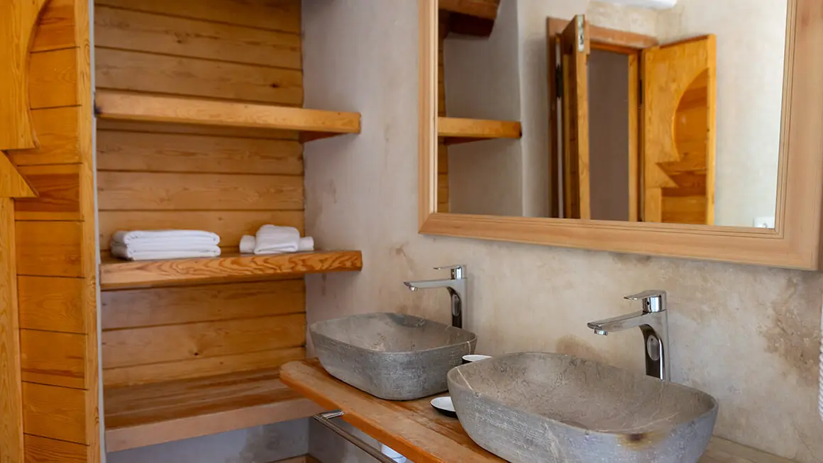 Baños del las habitaciones del Ermitage D'Akchour - ATALAYAR/GUILLERMO LÓPEZ