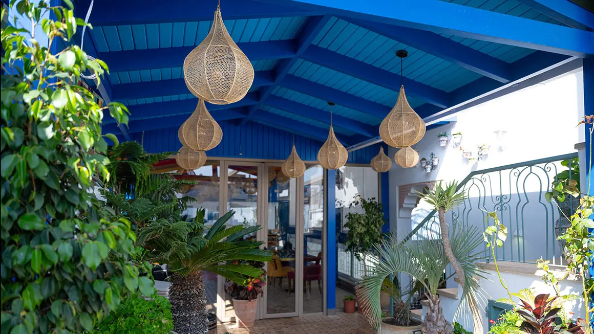 Terrazas y zonas comunes del Hotel Palais Zahia de Tánger, Marruecos - ATALAYAR/GUILLERMO LÓPEZ