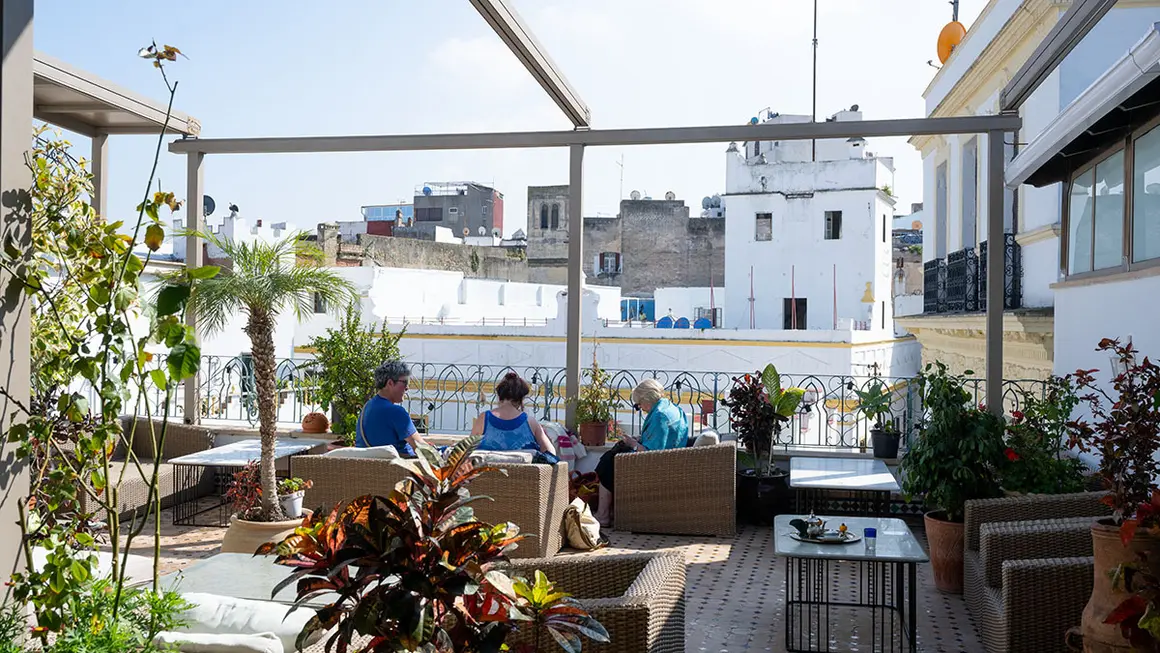 Terrazas y zonas comunes del Hotel Palais Zahia de Tánger, Marruecos - ATALAYAR/GUILLERMO LÓPEZ