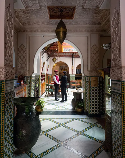Patio interior del hotel Palais Zahia de Tánger, Marruecos - ATALAYAR/GUILLERMO LÓPEZ
