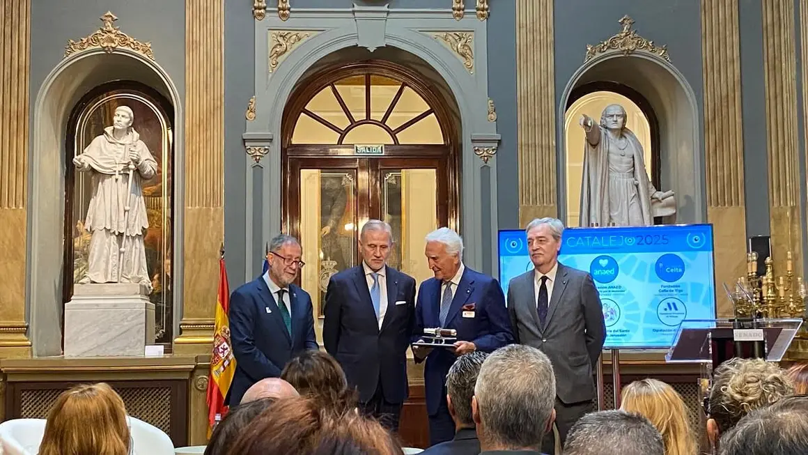 Representantes de la Orden Pontificia del Santo Sepulcro de Jerusalén recogen el Premio Catalejo 2025 en la categoría internacional - PHOTO/ATALAYAR