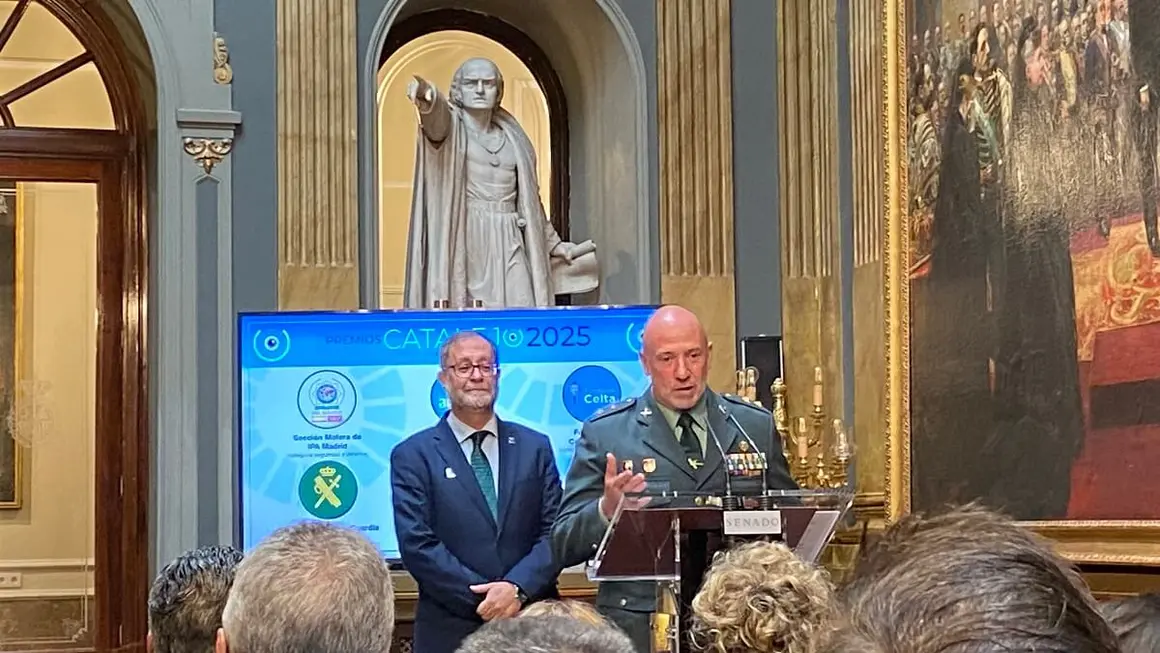 El Teniente Coronel Jordi Verger, jefe de la Comandancia de la Guardia Civil de Tarragona, agradece el Premio Catalejo 2025 - PHOTO/ATALAYAR