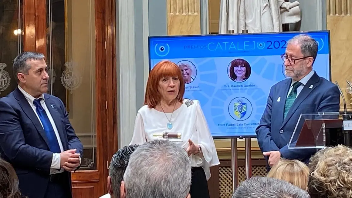 Karmen Garrido, galardonada con el Premio Catalejo 2025 en la categoría de medios de comunicación - PHOTO/ATALAYAR