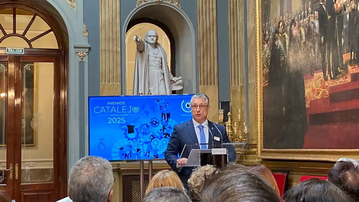 Mario Rigau, presidente del ODHE, presenta los Premios Catalejo 2025, en el Salón de Pasos Perdidos del Senado - PHOTO/ATALAYAR