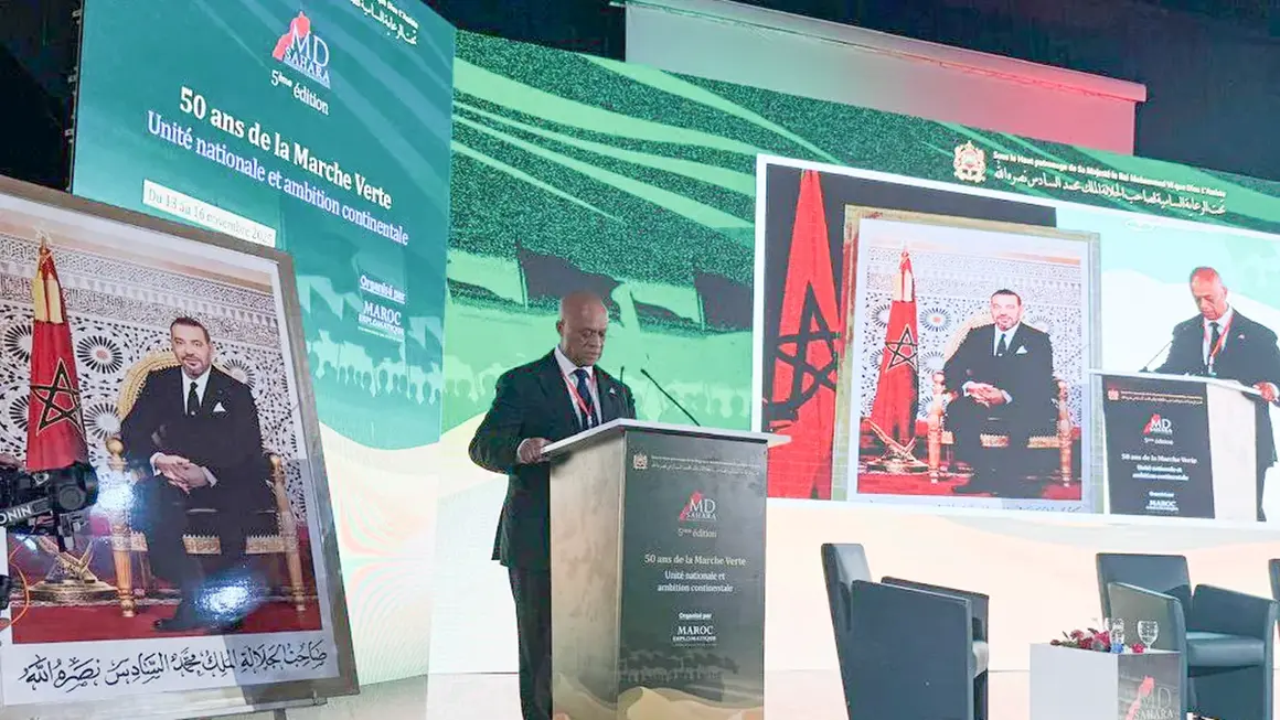 Luis Filipe Tavares, exministro de Asuntos Exteriores y Defensa de Cabo Verde, durante su discurso en el&nbsp;Foro MD S&aacute;hara, organizado por Maroc Diplomatique en Dajla, Marruecos