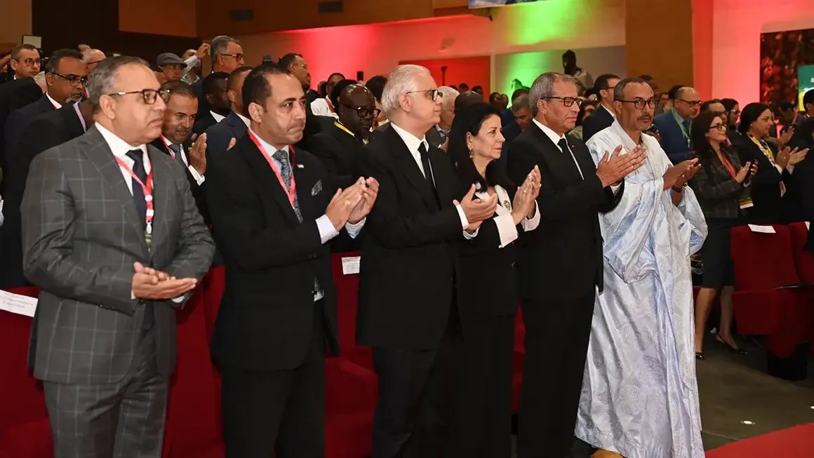 Nizar Baraka, ministro de Equipamiento y Agua, y Amal El Fallah Seghrouchni, ministra delegada ante el Jefe de Gobierno para la Transici&oacute;n Digital y la Reforma Administrativa