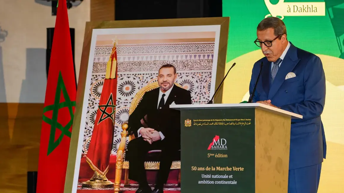 Omar Hilale, representante permanente de Marruecos ante la ONU, durante su intervenci&oacute;n en el Foro MD Sahara celebrado en la ciudad de Dajla, Marruecos