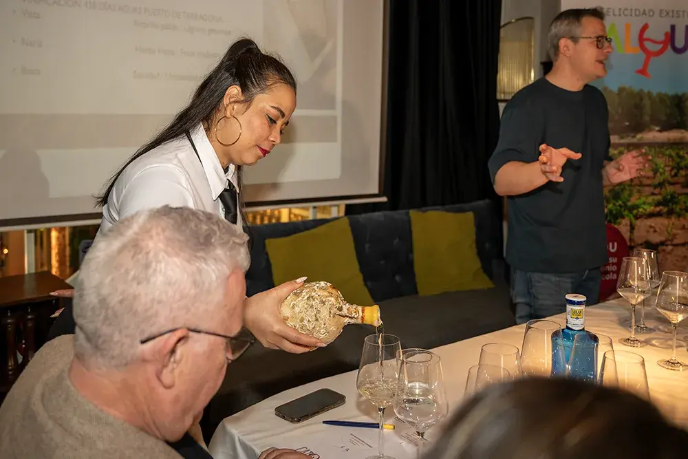 Cata de vinos organizada por el Ayuntamiento de Salou - PHOTO/Gema L&oacute;pez