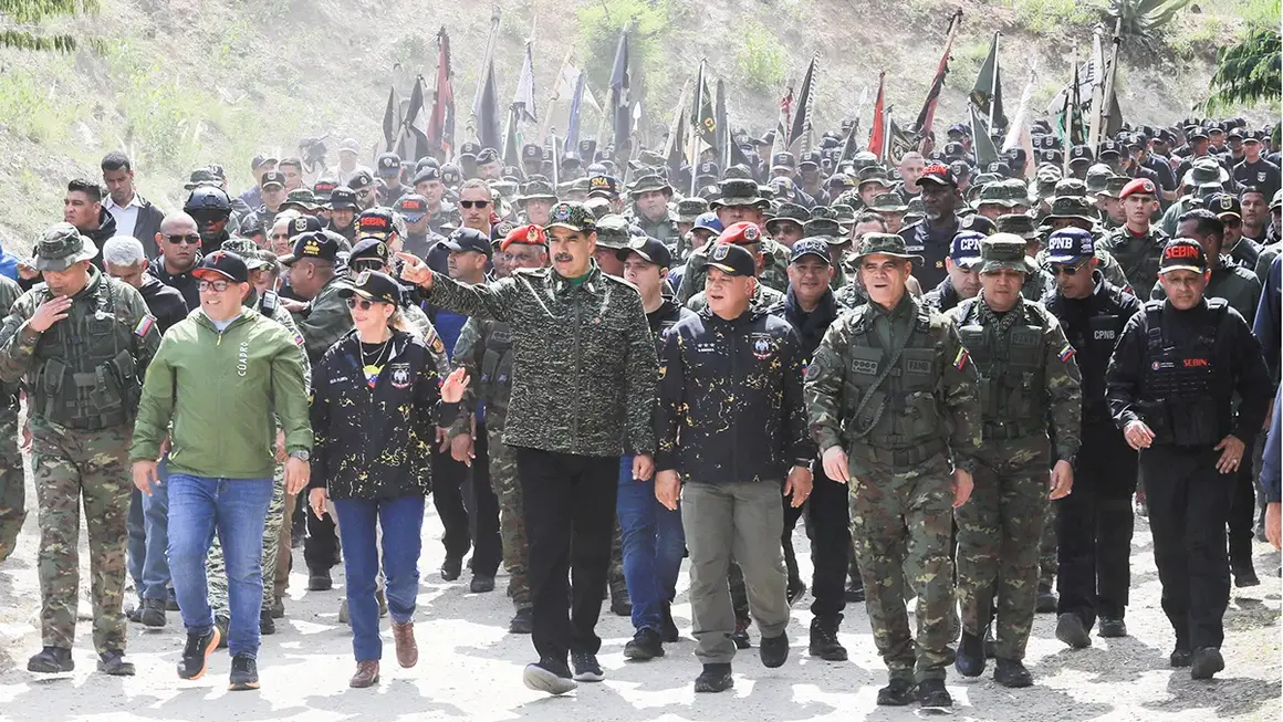 <p>El presidente de Venezuela, Nicol&aacute;s Maduro, su esposa Cilia Flores, el ministro del Interior de Venezuela, Diosdado Cabello, y el ministro de Defensa de Venezuela, Vladimir Padrino L&oacute;pez,&nbsp;en la parroquia de Macar&aacute;o, en Caracas, Venezuela, el 28 de agosto de 2025 - Palacio de Miraflores via REUTERS</p>
