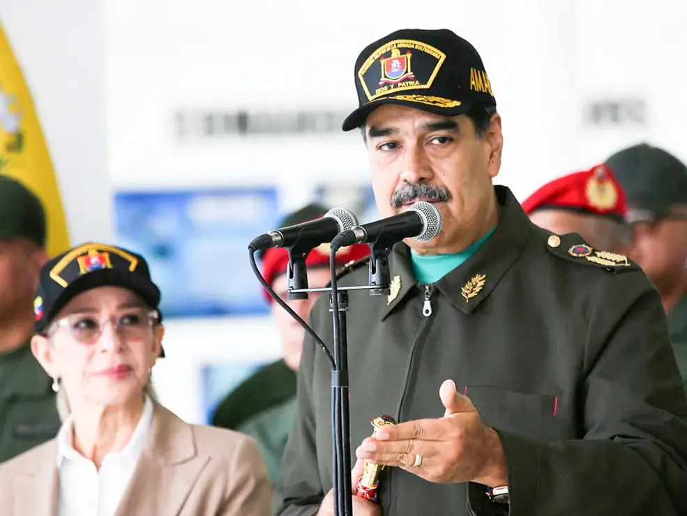 <p paraid="917688887" paraeid="{e07bdd1b-b303-457e-b8ec-5fd96e99571f}{145}">El presidente de Venezuela, Nicol&aacute;s Maduro, y su esposa,&nbsp;Cilia&nbsp;Flores, asisten a una ceremonia de fin de a&ntilde;o para saludar a las fuerzas militares en La Guaira, Venezuela, el 28 de diciembre de 2025 - Palacio de Miraflores&nbsp;via&nbsp;REUTERS</p>
