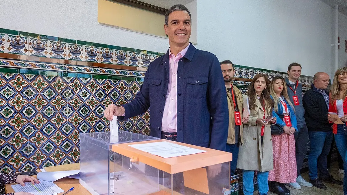 PHOTO/PSOE/Eva Ercolanese - Asesorado indebidamente por el BATAPLOF, el presidente Sánchez ha convocado las elecciones generales para el domingo, 23 de julio. En imagen, el 28 de mayo en su colegio electoral de Madrid