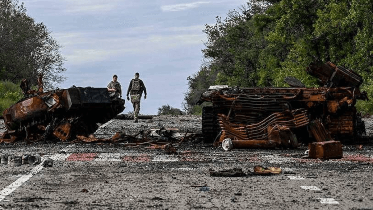 AFP/JUAN BARRETO - Vehículos blindados destruidos en la carretera en Balakliya, región de Kharkiv