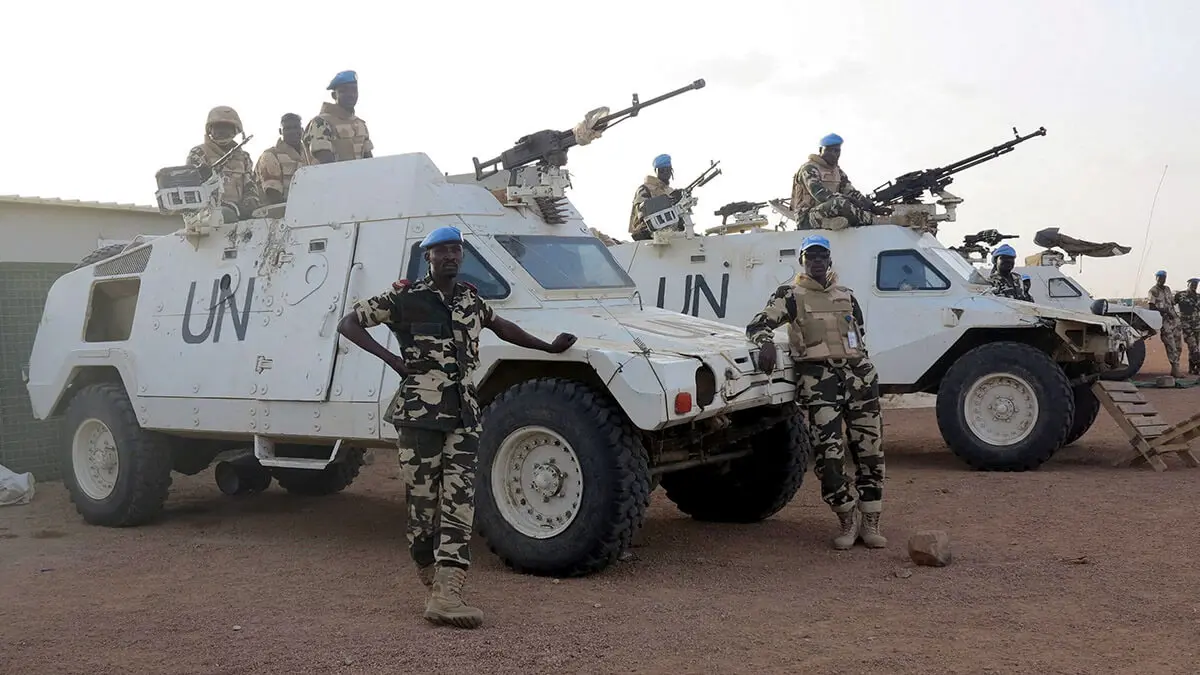 Fuerzas de mantenimiento de la paz de Chad hacen guardia en la base de mantenimiento de la paz de Minusma en Kidal, Malí, el 22 de julio de 2015 - REUTERS/ADAMA DIARRA -