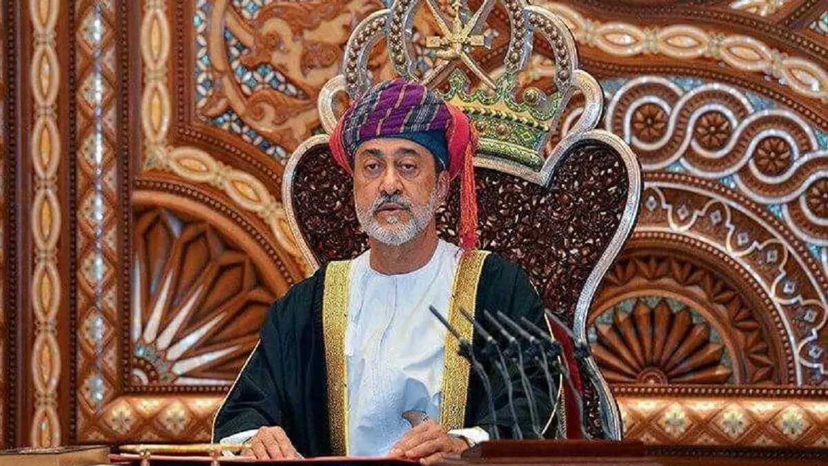 PHOTO/REUTERS - Fotografía de archivo. El sultán Haitham bin Tariq al-Said pronuncia un discurso tras jurar su cargo ante el consejo de la familia real en Mascate, Omán, en enero de 2020