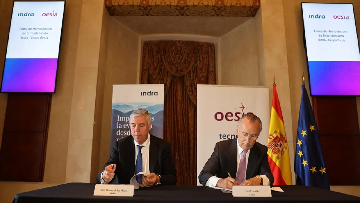 José Vicente de los Mozos, consejero delegado de Indra, y Luis Furnells, presidente ejecutivo de Grupo Oesía