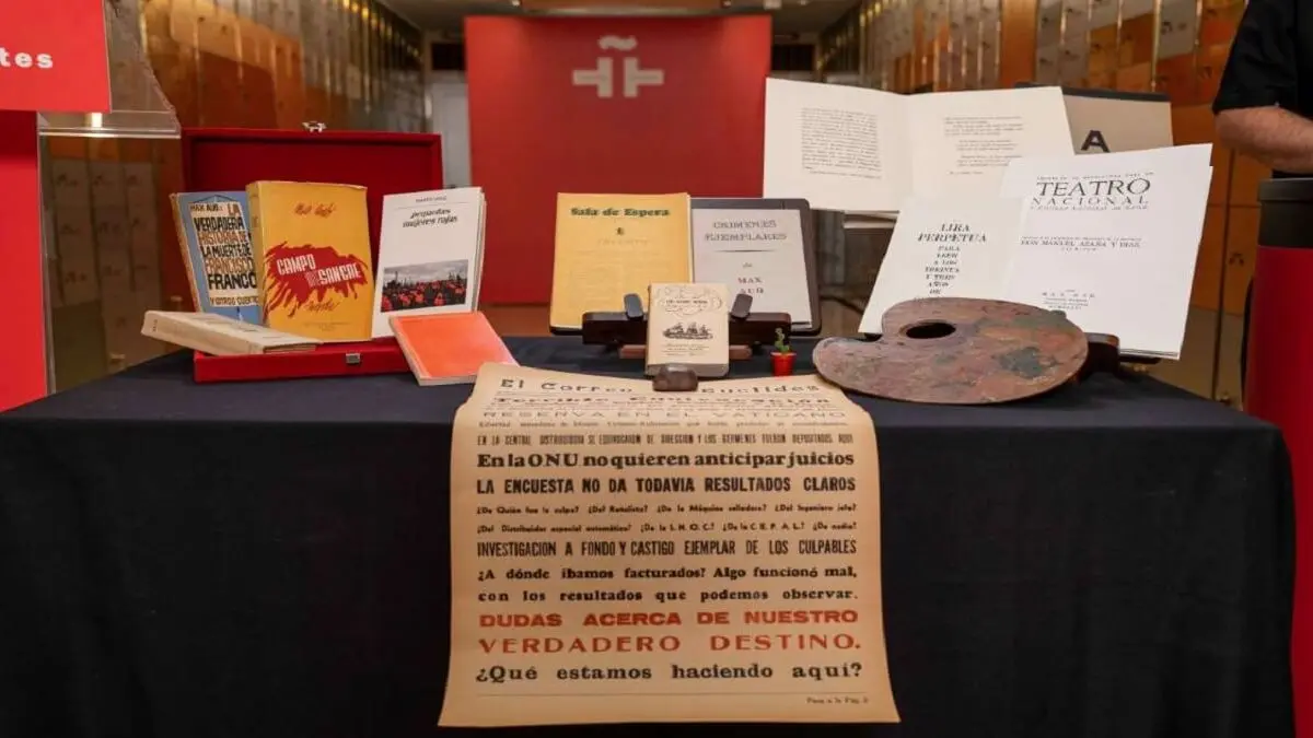 PHOTO/INSTITUTO CERVANTES/MIGUEL ALCALDE - El legado “in memoriam” de Max Aub lo componen primeras ediciones de las revistas Crímenes ejemplares (1957) y Sala de espera (1960), El Correo de Euclides, la paleta que Max Aub utilizó para pintar los “Campalans”, y primeras ediciones de sus libros