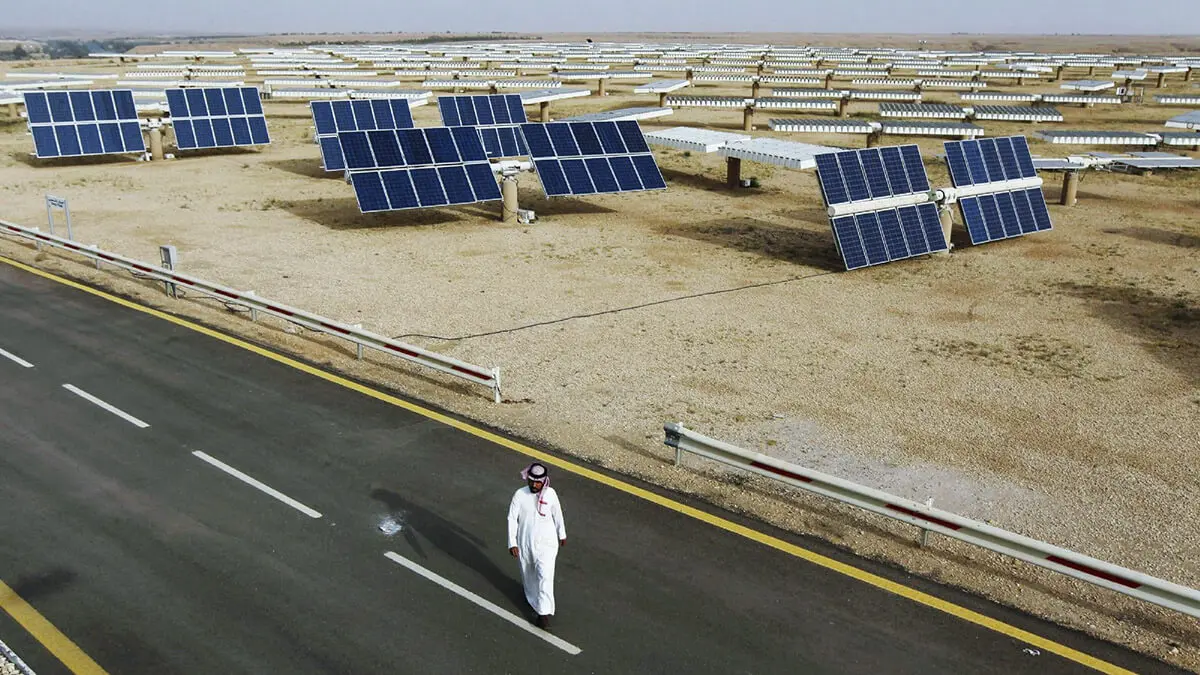 Paneles solares en la ciudad de Ciencias y Tecnología Rey Abdulaziz, Estación de Investigación Al-Oyeynah (REUTERS/FAHAD SHADEED)