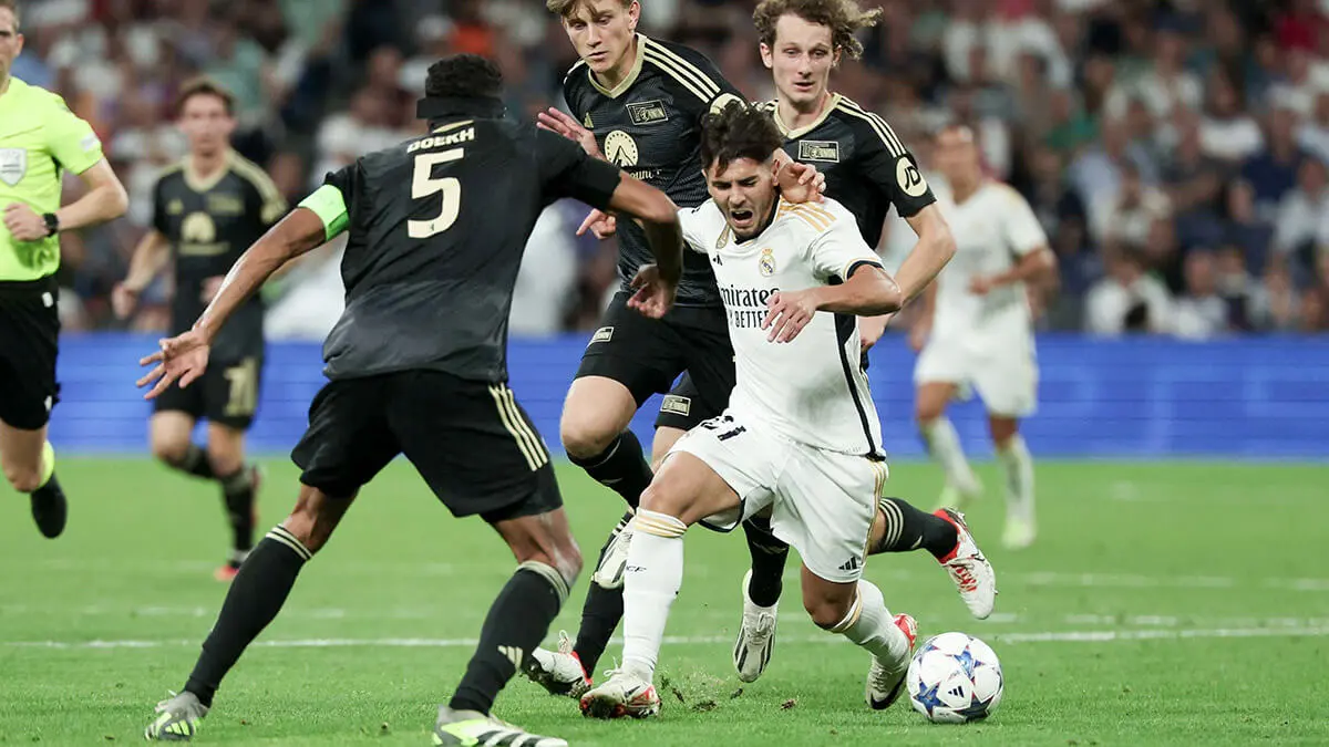El delantero hispano-marroquí del Real Madrid Brahim Díaz controla el balón durante el partido de fútbol del grupo C del día 1 de la primera ronda de la Liga de Campeones de la UEFA entre el Real Madrid y el Unión Berlín en el estadio Santiago Bernabeu de Madrid en septiembre 20 de octubre de 2023 - AFP/THOMAS COEX