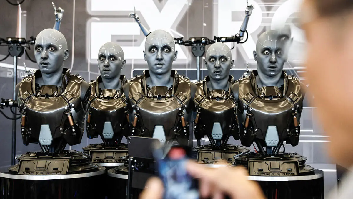 REUTERS/TINGSHU WANG- Robots humanoides desarrollados por EXRobots en la Conferencia Mundial de Robots de Pekín (WRC) 2023 en Pekín, China, 17 de agosto de 2023