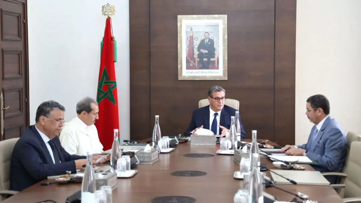 PHOTO/REDES SOCIALES- Reunión del jefe de Gobierno, Aziz Akhannouch, el vicepresidente del Consejo Superior del Poder Judicial, Mohamed Abdennabaoui, el ministro de Justicia, Abdellatif Ouahbi, y el presidente de la Fiscalía, El Hassan Daki, que representa al Rey ante el Tribunal de Casación