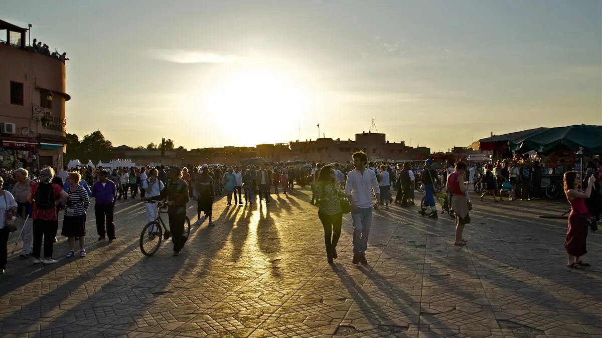 Ciudadanos marroquíes en la plaza de Jemaa el-Fna, Marrakech - PHOTO/PIXABAY