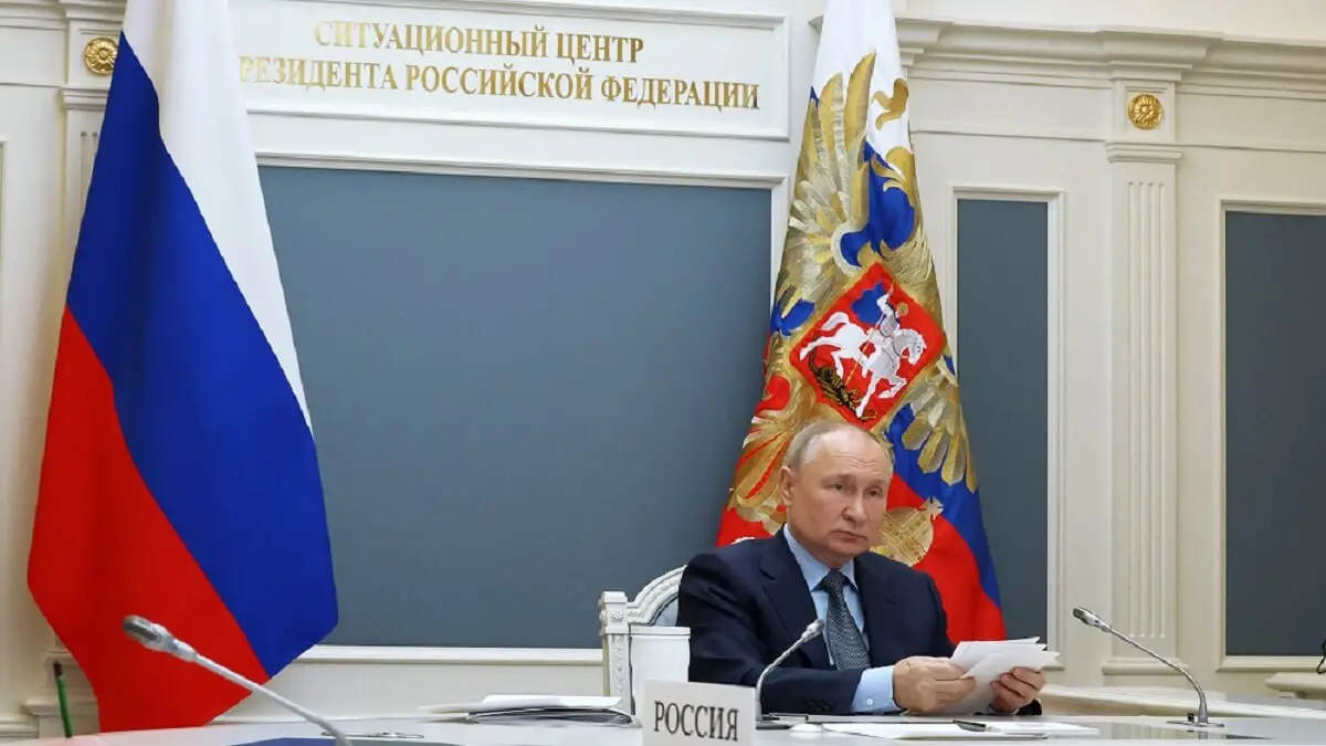 PHOTO/POOL/AFP/MIKHAIL KLIMENTYEV - Esta fotografía de grupo distribuida por la agencia estatal rusa Sputnik muestra al presidente de Rusia, Vladímir Putin, participando en una cumbre virtual de líderes del G20 en Moscú el 22 de noviembre de 2023