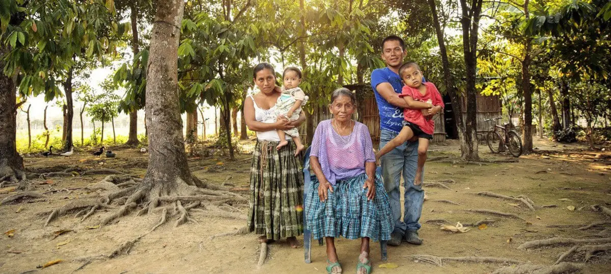 ONU Mujeres/Ryan Brown - Familia de una zona rural de Guatemala. (Archivo)