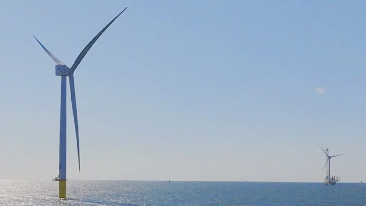 El parque Vineyard Wind 1 se encuentra a 15 millas (unos 24 km) al sur de Martha's Vineyard y a 34 millas (unos 55 km) al sur de la península de Cape Cod