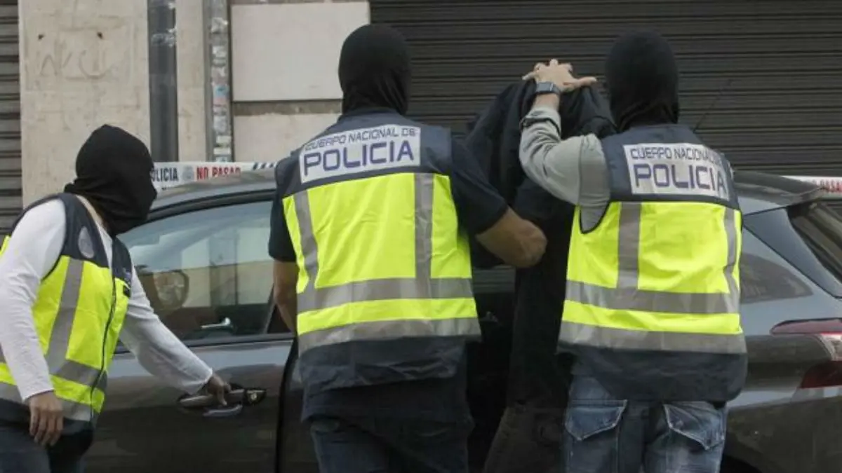 Imagen de detención por parte de la Policía Nacional - PHOTO/FILE
